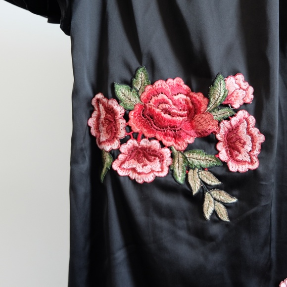 Off shoulder satin dress with rose appliqués - Picture 2 of 4